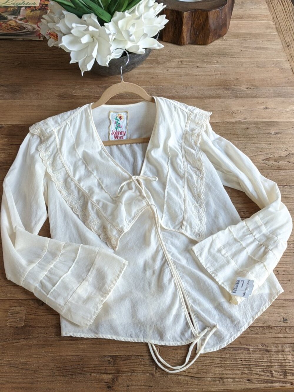 JOHNNY WAS Ivory Ruffle Lightweight Cotton Tie Front Wide Collar Top Size Small